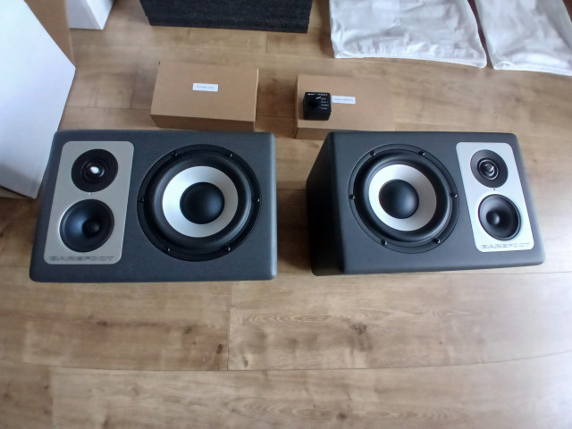 Monitores Barefoot Footprint03