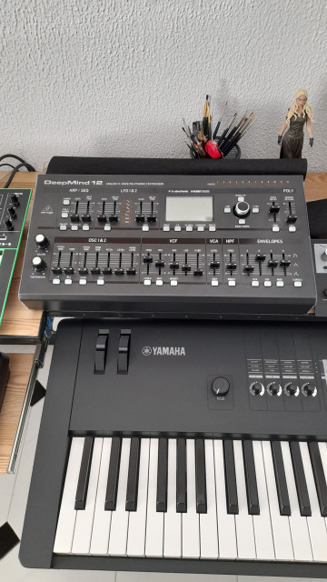 behringer deepmind 12d