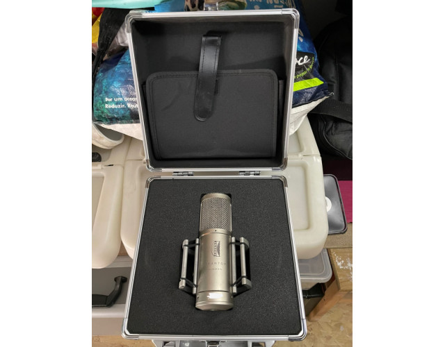 Microfonos Brauner, ElectroVoice, Shure, Crowley