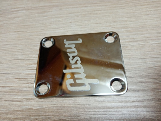 Placa de metal de sujeción de mastil neck plate