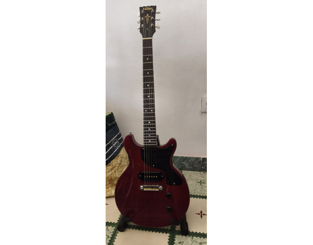 RESERVADA - Vintage V130 Cherry (LesPaul Junior 1958 DC) con P90 BARENUCKLE