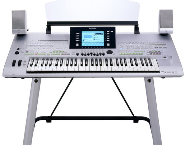 Cambio Yamaha Tyros 3 con equipo de sonido por sintetizador moderno