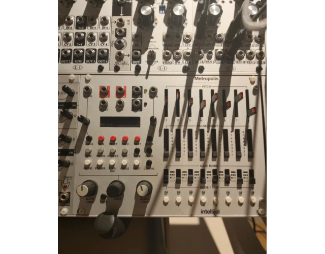Intellijel Metropolis (leer descripción)