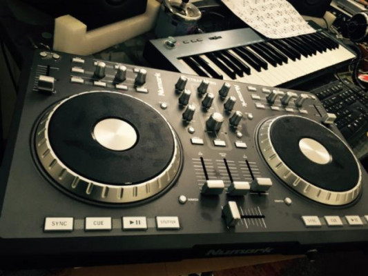 Controlador DJ Numark Mixtrack Pro