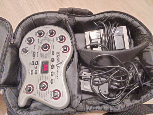 BEHRINGER V-AMP 2 (Bajo/Guitarra)