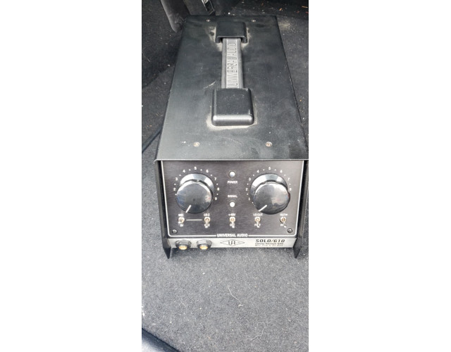Previo de micrófono UA Solo 610