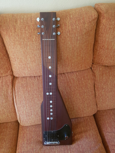 Lap steel guitar hecho por luthier