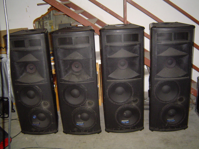 Cajas auto amplificadlas Mackie SA1232