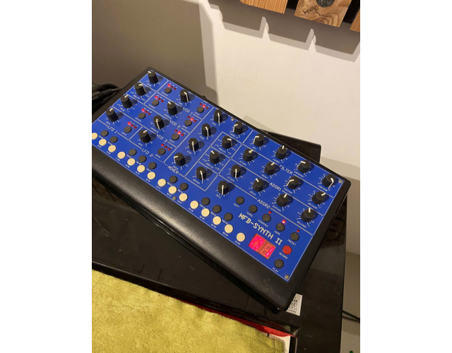 MFB Synth II 2000s - Blue