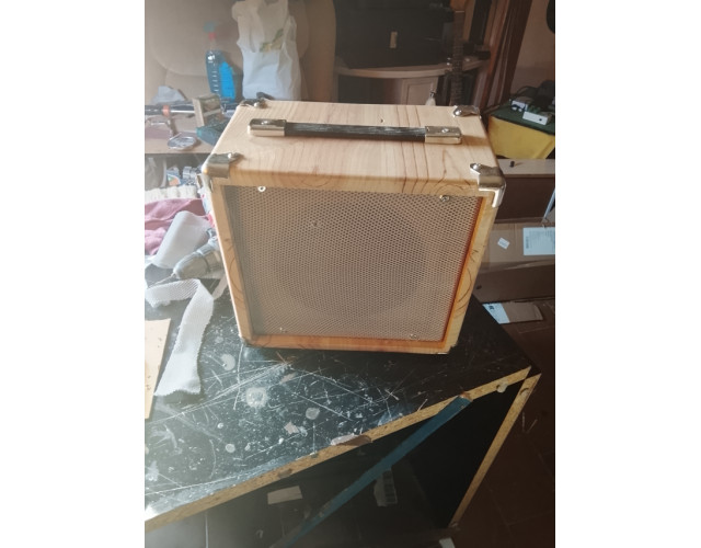 Pantalla con altavoz Fender 8'