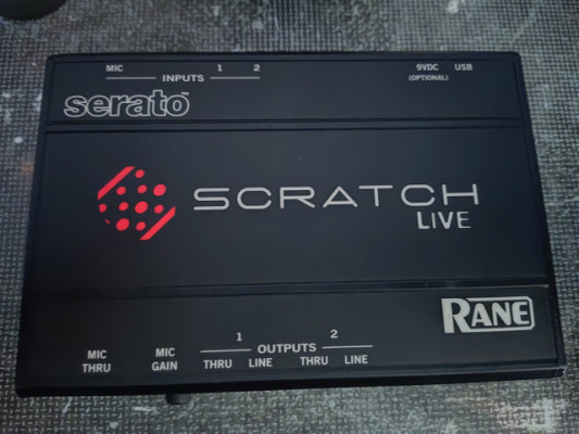 Serato Scratch Live SL1 + 2 Discos vinilo de control