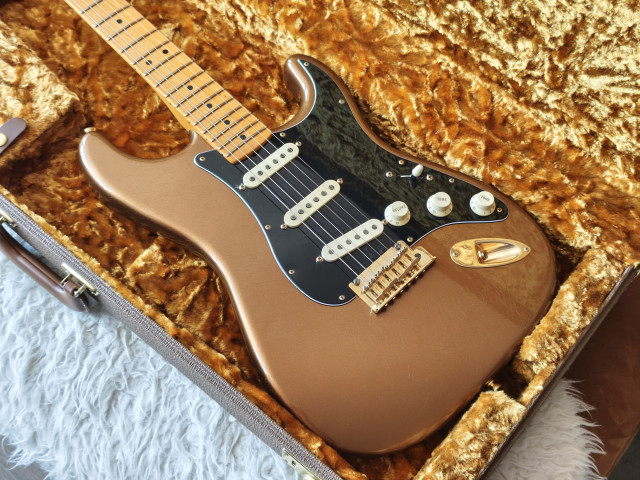 Fender Bruno Mars Signature Stratocaster 2023 - Mars Mocha