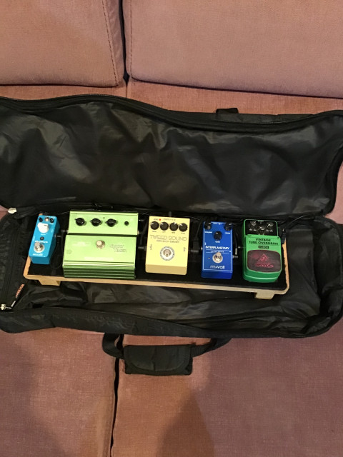 Pedalera con pedales funda cables de alimentación y latiguillos base y funda incluidas ahora por separado
