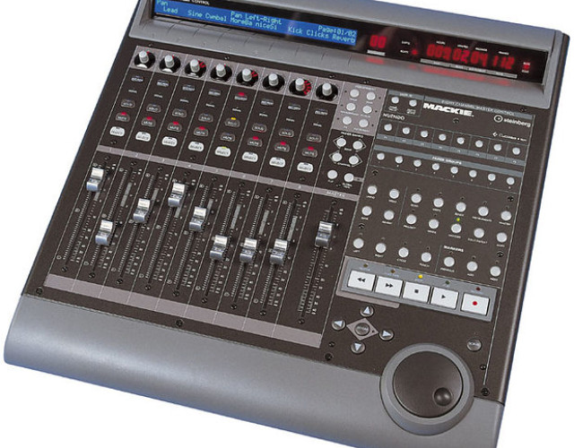 Mackie Control más 2 unidades Mackie Extender (24 canales)