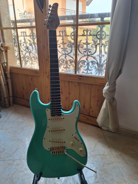 Schecter nick johnston con Vegatrem y pastillas Barna