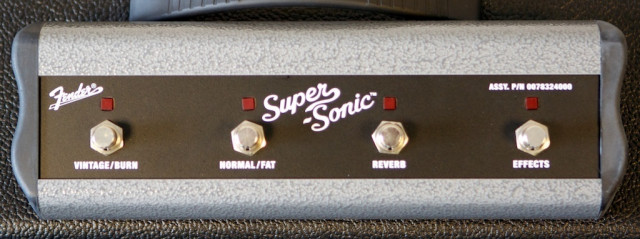 PEDAL/SWITCHER FENDER SUPER-SONIC 22