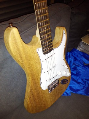 Imitación Fender Stratocaster de madera de Paulownia (de Kit UK)
