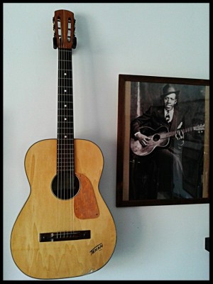 Guitarra acustica Eko fabricada en italia en los 60,modelo Texan formato parlor