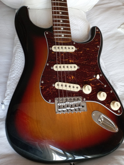 Stratocaster o simil SSS o Hss: 500€
