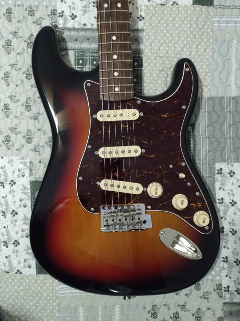 (O vendo) Squier Classic Vibe Stratocaster 60s (China, 2015)