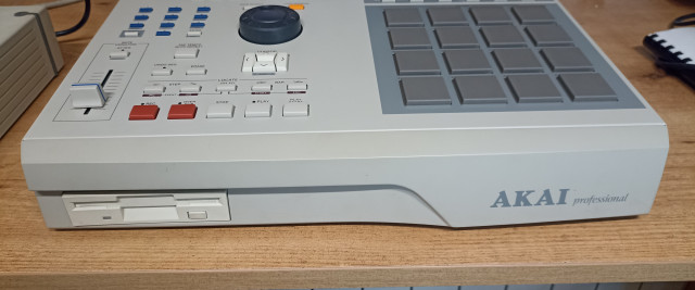 AKAI MPC 2000XL