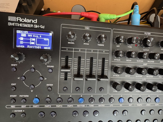 Roland SH4D