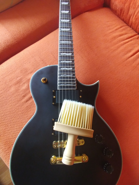 Cepillo limpieza para guitarra