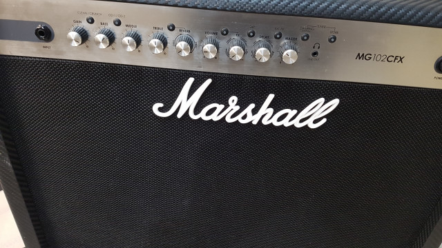 Amplificador Marshall MG 102cfx 2x12