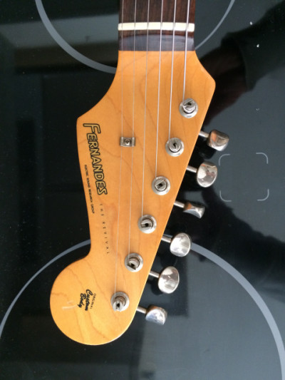 Stratocaster 62 réplica de Fender.  Made in Japan, por Fernandes.