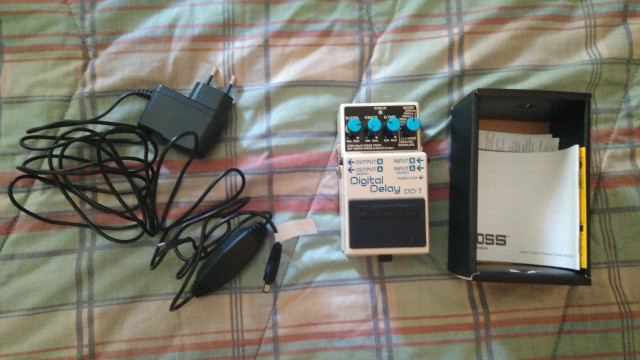 Pedal Boss DD-7 + adaptador corriente