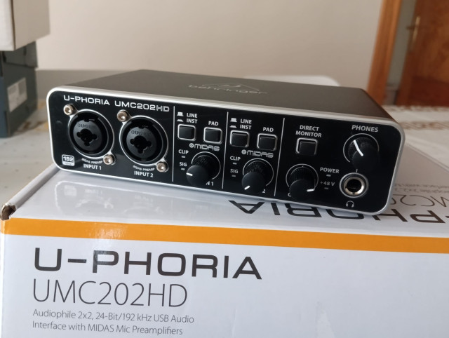 Behringer U-Phoria UMC202HD