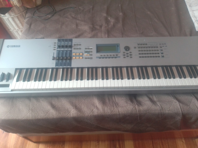 Yamaha motif es8