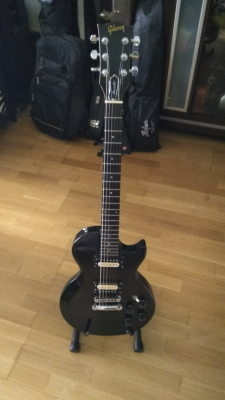 Guitarra Gibson invader