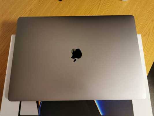 MacBook Pro i9 16"(2019) Intel Core2,3 1TB 32GB