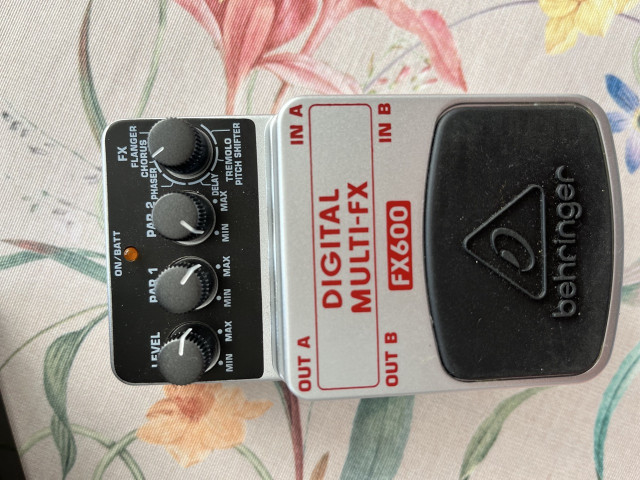 Pedal guitarra multiefectos Behringer FX600 nuevo