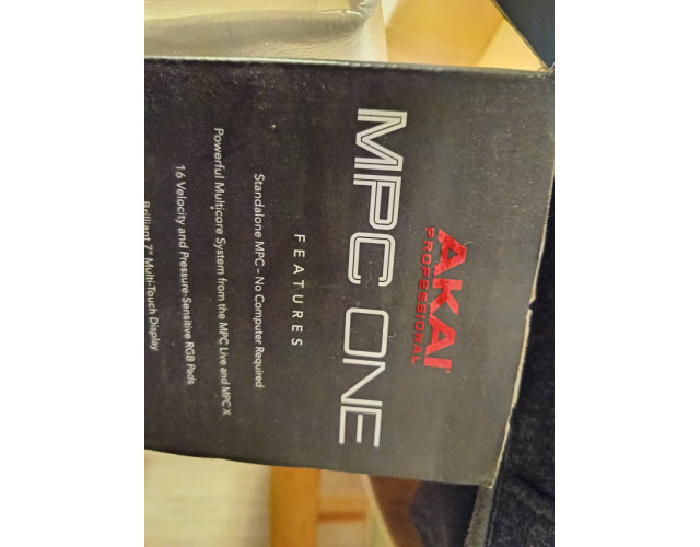 MPC One negra Akai