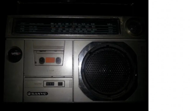 vendo o cambio Radiocasette SANYO años 80