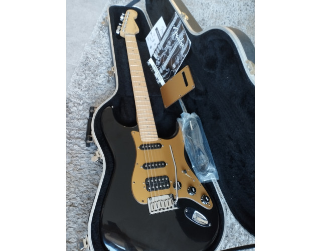 FENDER American Deluxe HSS MONTEGO BLACK