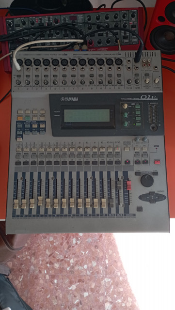 Vendo mesa Yamaha 01v (leer)