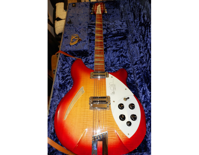Rickenbacker 360/12 CW Signature (Carl Wilson, The Beach Boys), Edición Limitada.