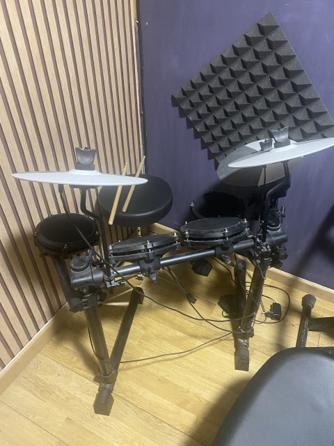 Bateria electrónica Alesis Debut Kit