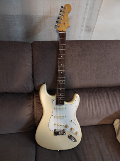 o Cambio Fender Stratocaster american deluxe 2014