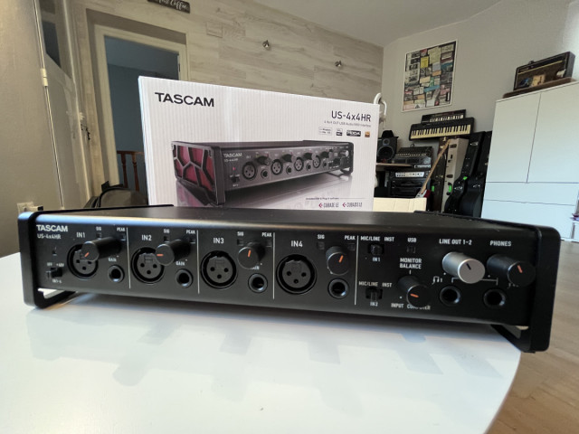 Tarjeta de sonido TASCAM US-4x4HR