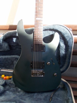 Guitarra eléctrica LTD M50 con EMG 81 85 y estuche rígido