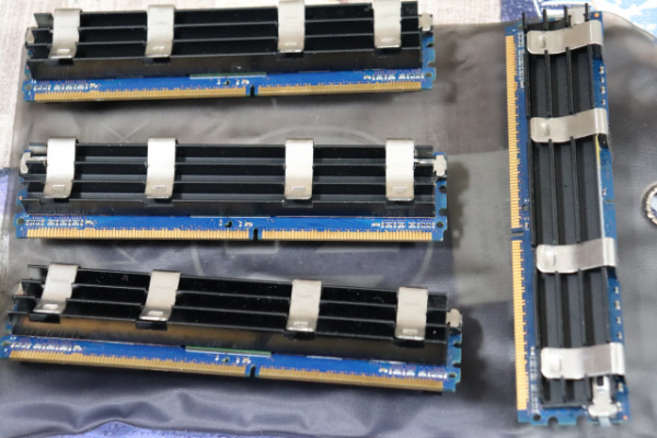 Kit MEMORIA RAM ORIGINAL MACPRO1,1 DDR2 667 de 1GB X 4 PIEZAS (SOLD)