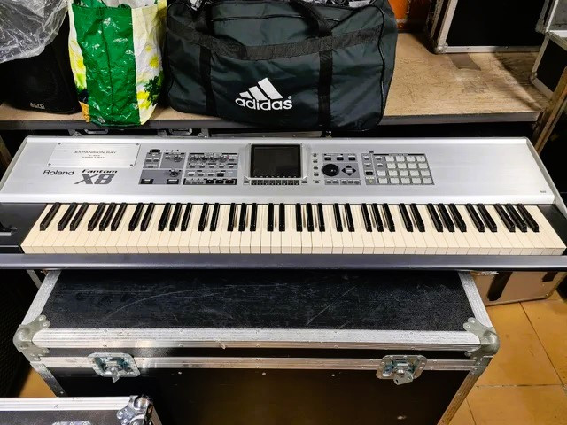 Roland Fantom X8 Workstation buen estado vendo o cambio