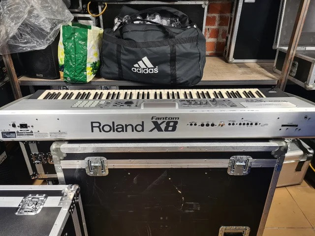 Roland Fantom X8 Workstation buen estado vendo o cambio