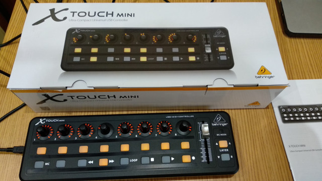 Behringer Xtouch mini controlador MIDI