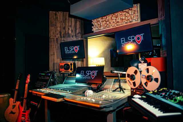  Estudio Profesional 185m² Valencia (Diseño Arquitecto de Berklee) + Inmueble + Shigeru Kawai SK7