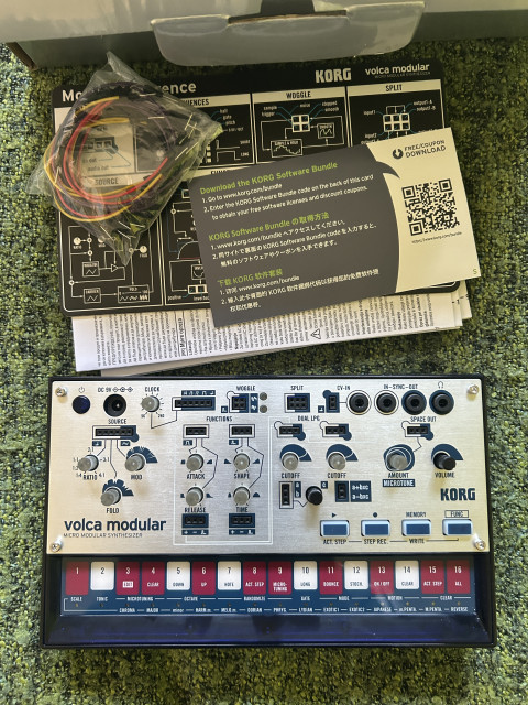 Korg Volca Modular + power supply MyVolts y cables